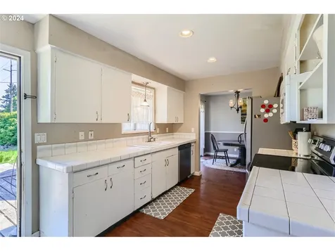 9025 Sw Apache Drive Tualatin OR 97062