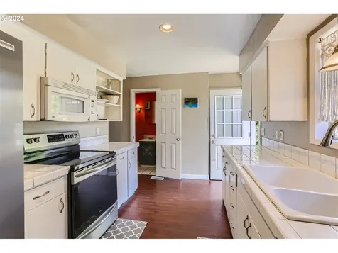 9025 Sw Apache Drive Tualatin OR 97062
