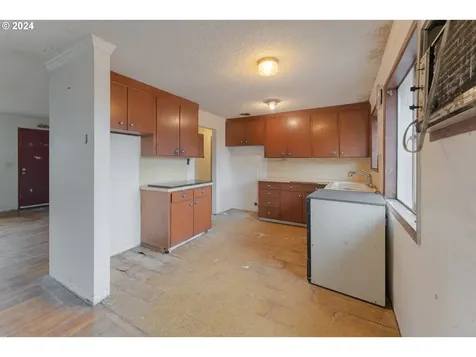 2485 W 14th Avenue Eugene OR 97402