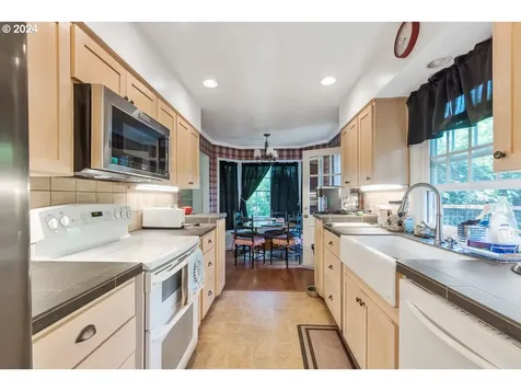 4616 Ne 34th Avenue Portland OR 97211