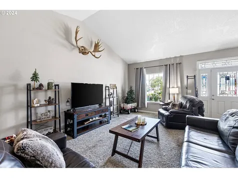827 Yoss Place Cottage Grove OR 97424