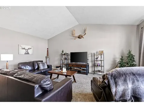 827 Yoss Place Cottage Grove OR 97424