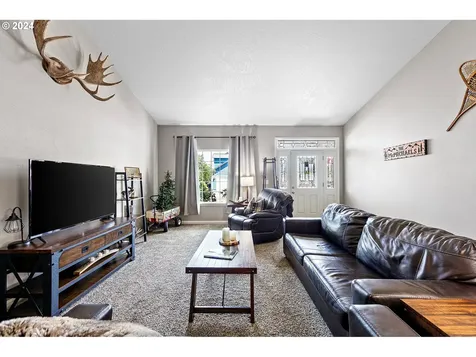 827 Yoss Place Cottage Grove OR 97424