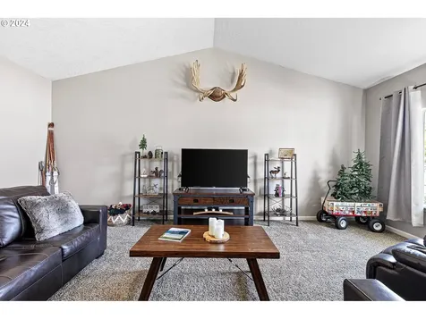 827 Yoss Place Cottage Grove OR 97424