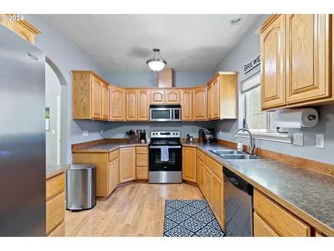 827 Yoss Place Cottage Grove OR 97424