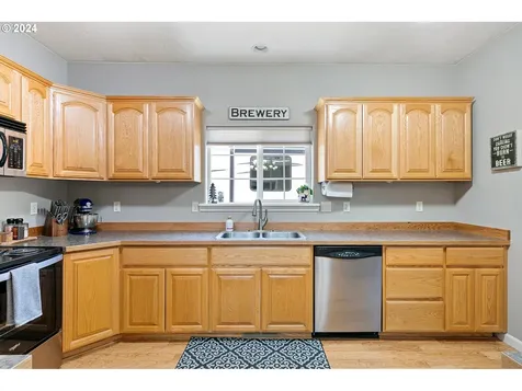 827 Yoss Place Cottage Grove OR 97424