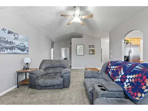 827 Yoss Place Cottage Grove OR 97424