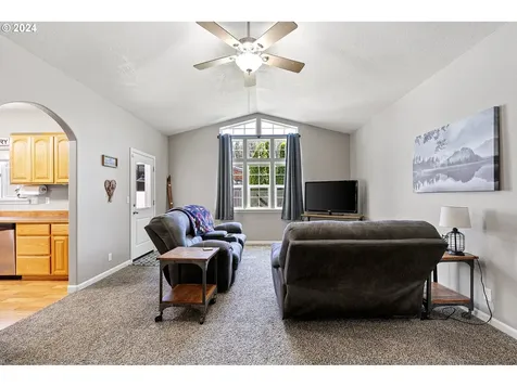 827 Yoss Place Cottage Grove OR 97424