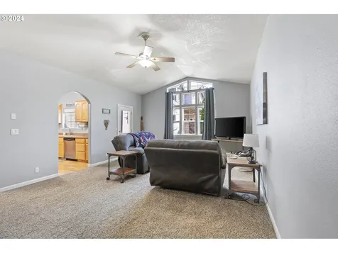 827 Yoss Place Cottage Grove OR 97424