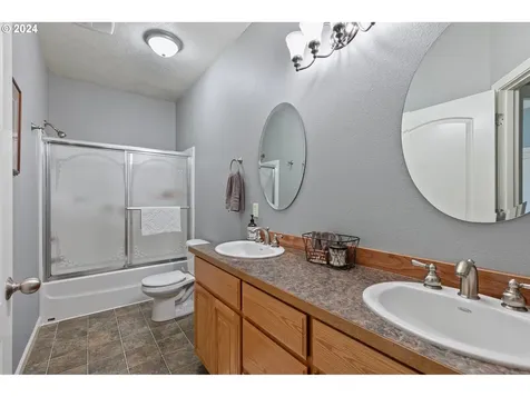 827 Yoss Place Cottage Grove OR 97424