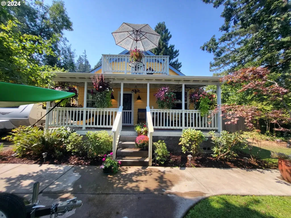 693 N River Road Cottage Grove OR 97424