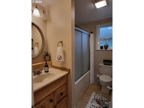 693 N River Road Cottage Grove OR 97424