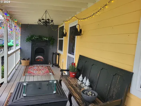 693 N River Road Cottage Grove OR 97424