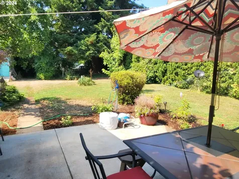 693 N River Road Cottage Grove OR 97424