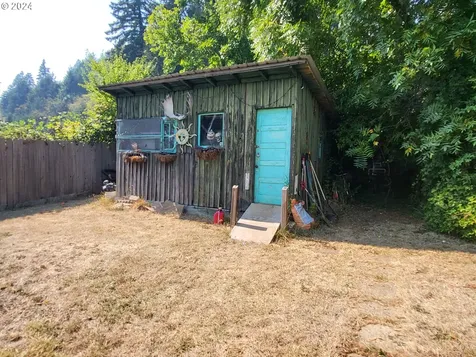 693 N River Road Cottage Grove OR 97424