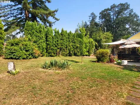 693 N River Road Cottage Grove OR 97424