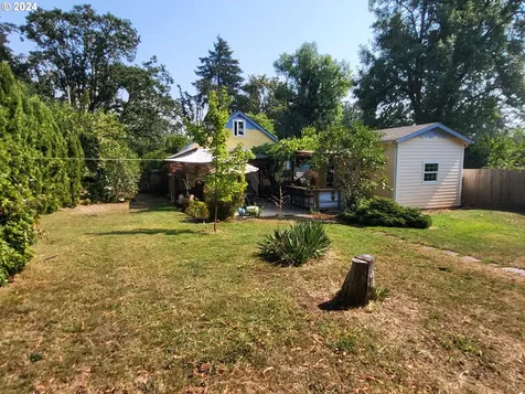 693 N River Road Cottage Grove OR 97424