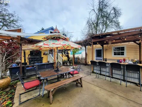 693 N River Road Cottage Grove OR 97424