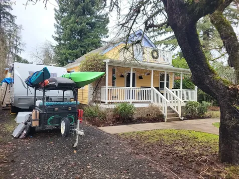 693 N River Road Cottage Grove OR 97424