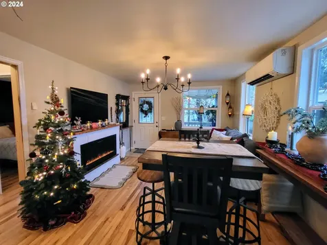 693 N River Road Cottage Grove OR 97424