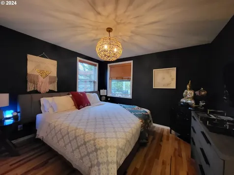 693 N River Road Cottage Grove OR 97424
