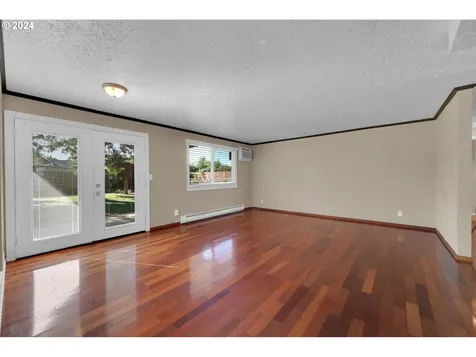 413 S 2nd Street Creswell OR 97426