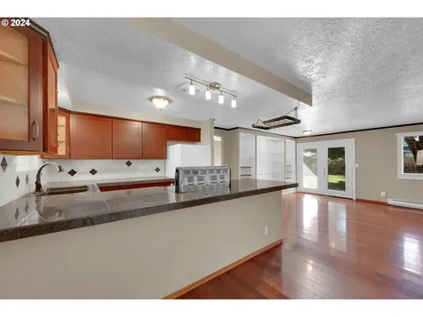 413 S 2nd Street Creswell OR 97426