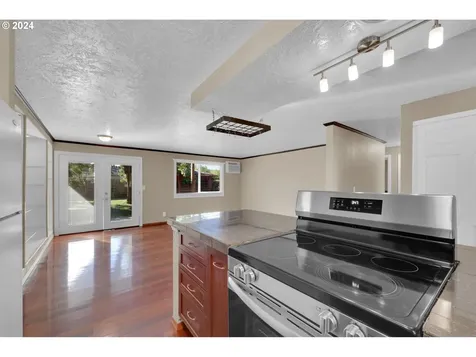 413 S 2nd Street Creswell OR 97426