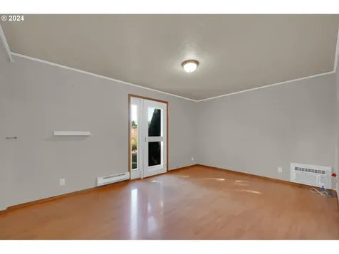 413 S 2nd Street Creswell OR 97426