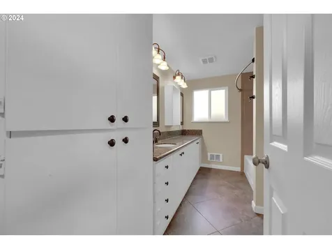 413 S 2nd Street Creswell OR 97426