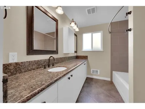 413 S 2nd Street Creswell OR 97426