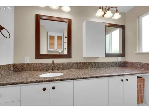 413 S 2nd Street Creswell OR 97426