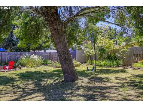 413 S 2nd Street Creswell OR 97426