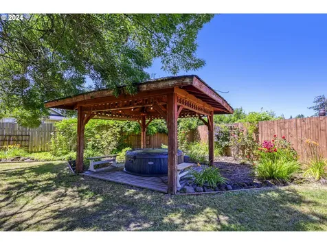 413 S 2nd Street Creswell OR 97426