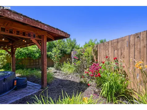 413 S 2nd Street Creswell OR 97426