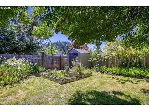 413 S 2nd Street Creswell OR 97426