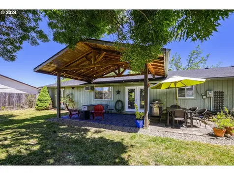413 S 2nd Street Creswell OR 97426