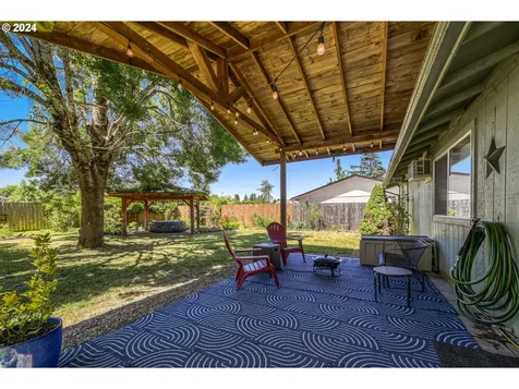 413 S 2nd Street Creswell OR 97426