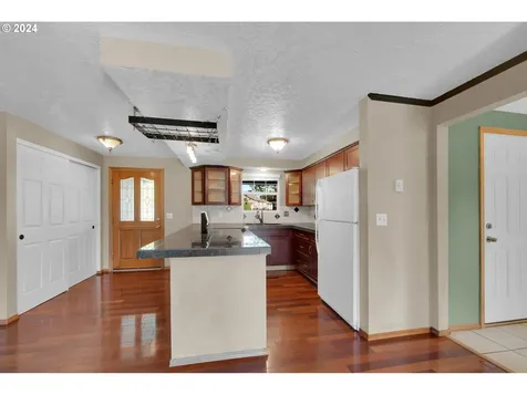 413 S 2nd Street Creswell OR 97426