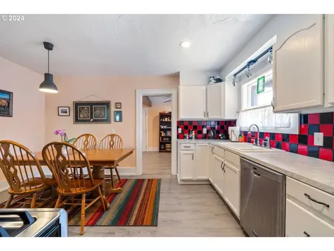 1702 3rd Street Tillamook OR 97141