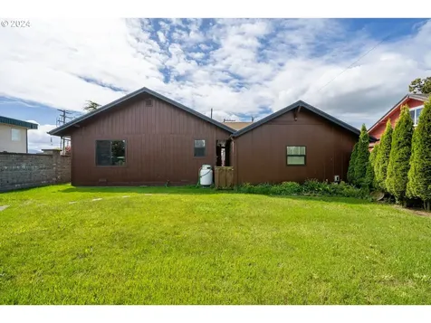 1702 3rd Street Tillamook OR 97141