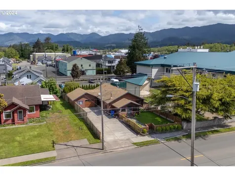 1702 3rd Street Tillamook OR 97141