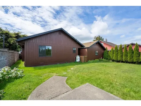 1702 3rd Street Tillamook OR 97141