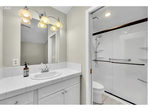 2212 Se Blairmont Drive Vancouver WA 98683