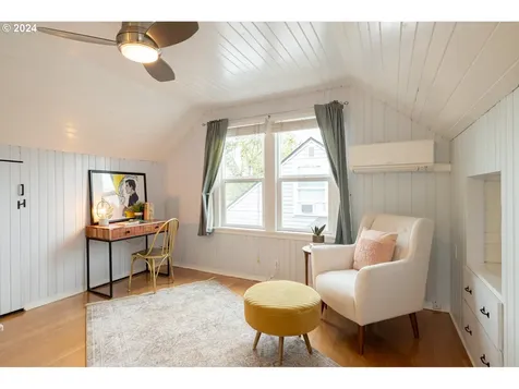 6124 Ne Cleveland Avenue Portland OR 97211