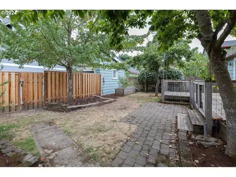 6124 Ne Cleveland Avenue Portland OR 97211