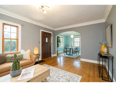 6124 Ne Cleveland Avenue Portland OR 97211
