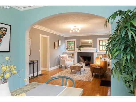 6124 Ne Cleveland Avenue Portland OR 97211