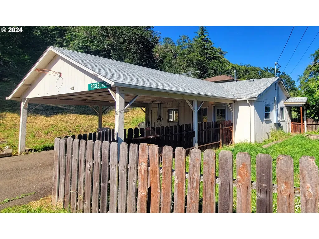 934 NW Hill Avenue Roseburg OR 97471