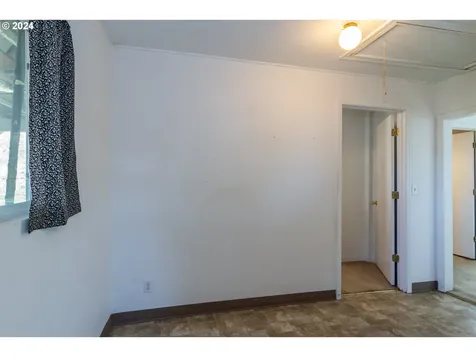 934 NW Hill Avenue Roseburg OR 97471